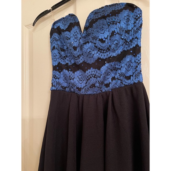 Dress - Picture 3 of 5